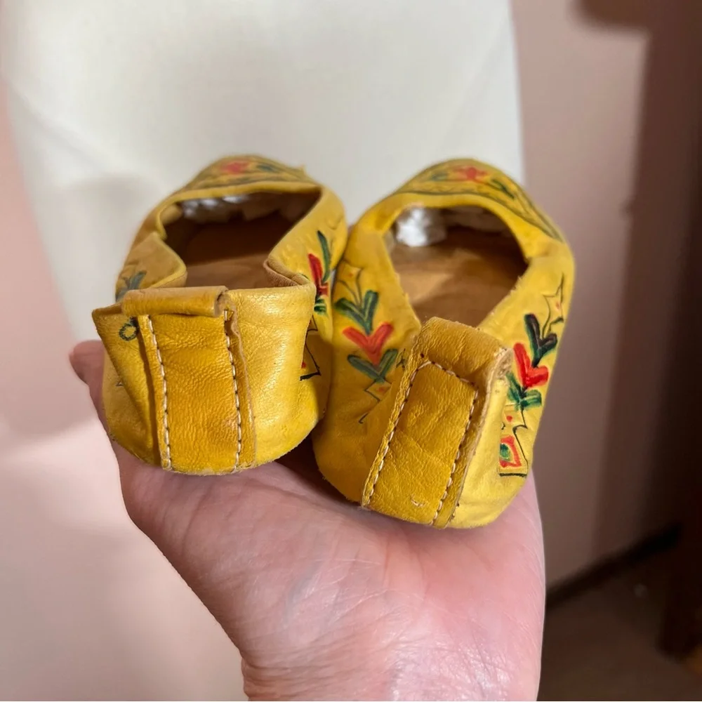 Vintage antique Tooled Leather South Western Bohemian Childs Moccasins Shoes